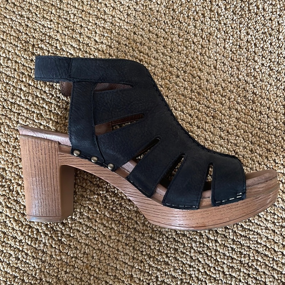 Dansko Demetra Women’s Strappy Sandals size 38